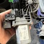 TRANSPORTER T6 SOL ÖN CAM MOTORU ÇIKMA ORJİNAL