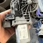 TRANSPORTER T6 SOL ÖN CAM MOTORU ÇIKMA ORJİNAL