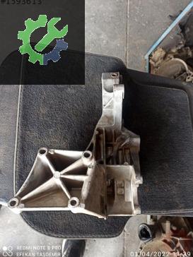 Volkswagen Caddy Motor Braketi 074 145 169 çıkma parça