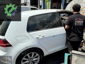 VOLKSWAGEN GOLF 7 ÇIKMA SAG ARKA KAPI HATASIZ BEYAZ RENK KAPI