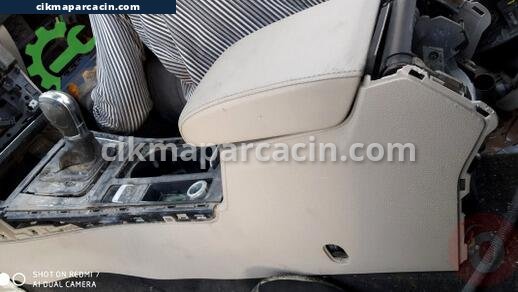 Volkswagen Golf Konsol çıkma parça
