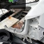 VOLKSWAGEN JETTA SAG ARKA ÇAMURLUK KESME