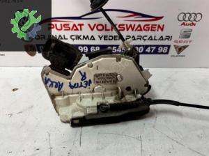 VOLKSWAGEN JETTA SAG ARKA ÇIKMA KAPI KİLİDİ 5K4 839 016 Q