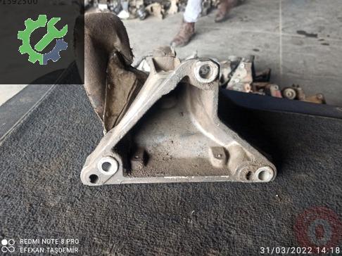 Volkswagen Passat Motor Braketi çıkma parça