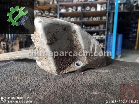 Volkswagen Passat Motor Braketi çıkma parça