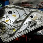 VOLKSWAGEN PASSAT B5 ÇIKMA SOL ARKA KAPI CAM KRİKOSU