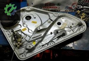 VOLKSWAGEN PASSAT B5 ÇIKMA SOL ARKA KAPI CAM KRİKOSU (2. Adet)