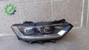 Volkswagen Passat 2015-2024 Çıkma Far Sağ