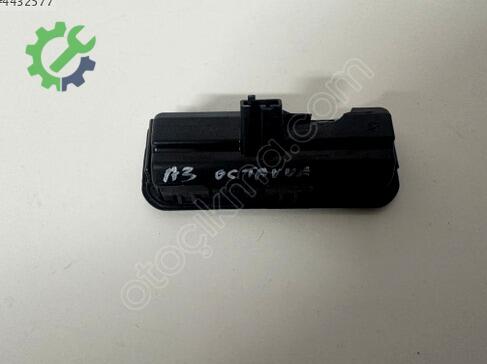 Volkswagen Polo Bagaj 6V0827566 çıkma parça