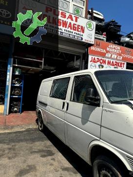 VOLKSWAGEN TRANSPORTER T 4 ÇIKMA SAG ÖN KAPI HATASIZ BEYAZ