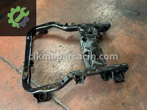 Volkswagen Transporter Radyatör Traversi çıkma parça
