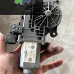 VOLKSWAGEN TRANSPORTER T6 ÇIKMA ORJİNAL SOL ÖN CAM MOTORU
