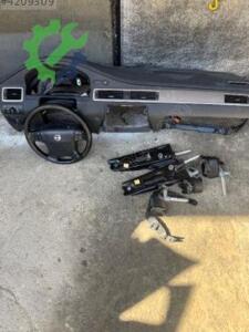 Volvo S80 Orijinal Çıkma Ön Göğüs