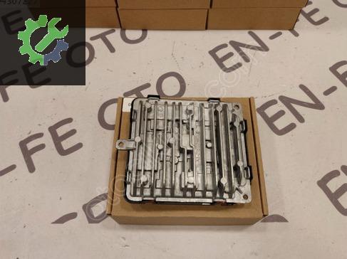 VOLVO XC40 XENON LED FAR BEYNİ 31427787 1
