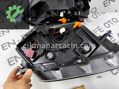 Volkswagen Amarok Sağ Ön Far 201720182019 çıkma parça