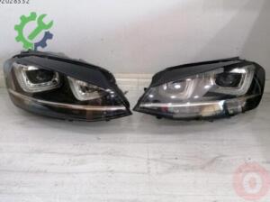 Volkswagen Golf 2023 Çıkma Far Sağ