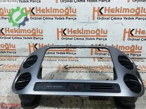 VW TİGUAN 09-16 GÖĞÜS ORTA ÇERÇEVESİ VE HAVA MENFEZLERİ (2. Adet)
