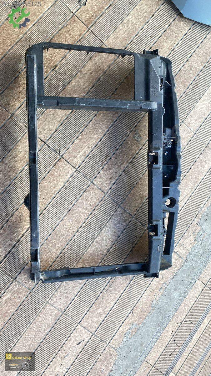 Opel Crossland Ön Panel çıkma parça