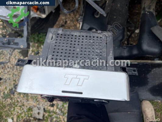 Audi TT Teyp çıkma parça