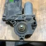 0130821766 audi a4  sağ cam motoru