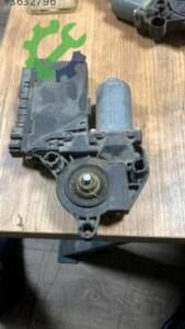 0130821766 audi a4  sağ cam motoru