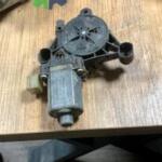 0130822717 audi a3 sağ ön cam motoru