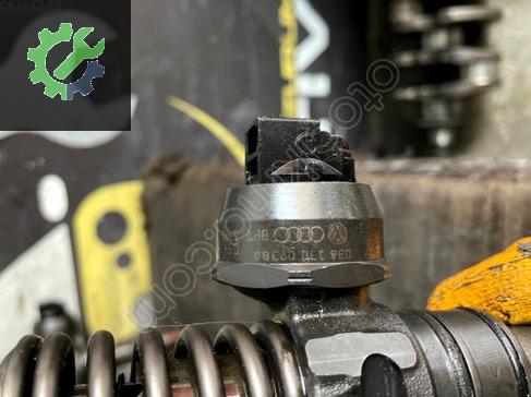 Audi A4 Enjektör 038130073B çıkma parça