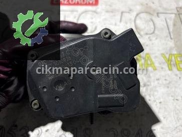 Volkswagen Passat Gaz Kelebeği 03C133062T çıkma parça