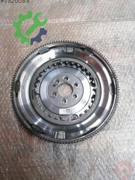 Volkswagen Golf Volant 03F105266C çıkma parça