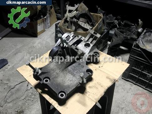 Volkswagen Golf Motor Braketi çıkma parça