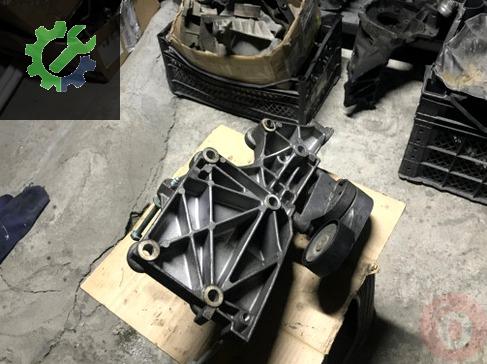 Volkswagen Golf Motor Braketi 03G903139A çıkma parça