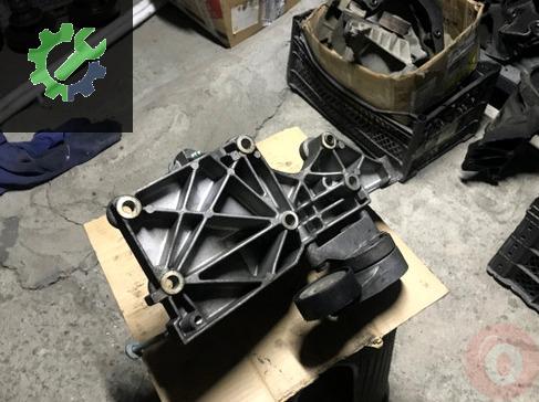 Volkswagen Golf Motor Braketi 03G903139A çıkma parça