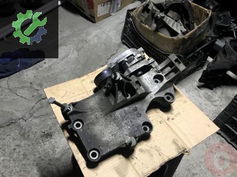 Volkswagen Golf Motor Braketi 03G903139A çıkma parça
