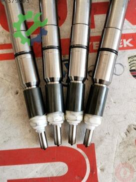 Volkswagen Passat Enjektör 03L130277B çıkma parça