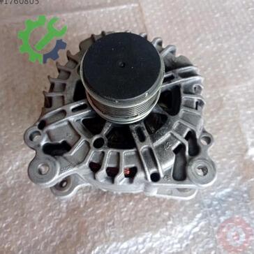 Volkswagen Passat Şarj Dinamosu 03L903023F çıkma parça