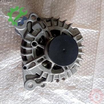 Volkswagen Passat Şarj Dinamosu 03L903023L çıkma parça