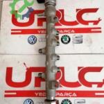 Volkswagen Passat Orijinal Çıkma Yakıt Dağıtıcı 03N130093A