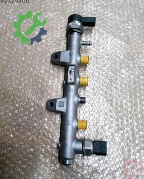 Volkswagen Polo Yakıt Dağıtıcı 04B130093 çıkma parça