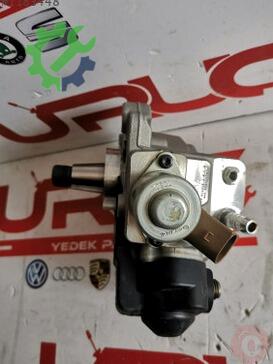 Volkswagen Polo Yakıt Pompası 04B130755H çıkma parça