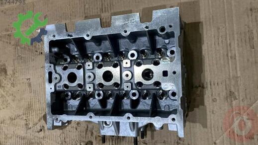 Audi A3 Silindir Kapağı 04C103063N çıkma parça