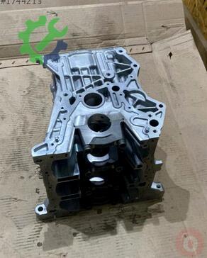 Volkswagen Golf Blok 04C103101F çıkma parça