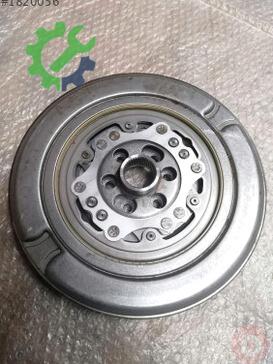 Volkswagen Passat Volant 04E105266P çıkma parça