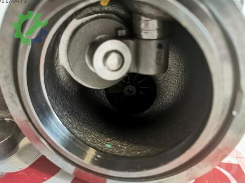 Volkswagen Passat Turbo 04E145722G çıkma parça