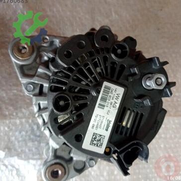 Volkswagen Golf Şarj Dinamosu 04E903015 çıkma parça