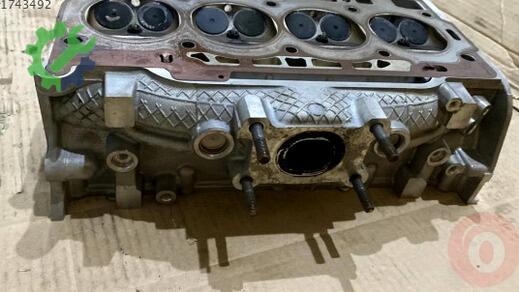Volkswagen Golf Silindir Kapağı 04L103479 çıkma parça