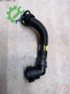 Volkswagen Passat Hava Filtresi Hortumu 04L103493C çıkma parça
