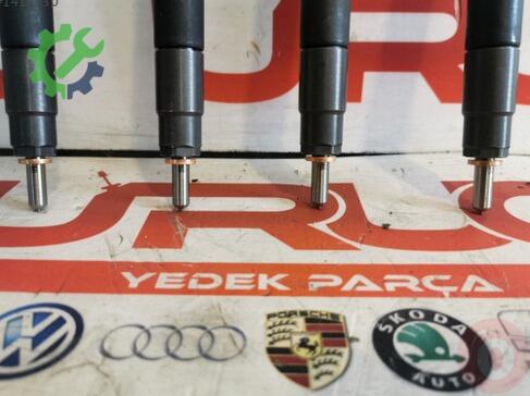Volkswagen Golf Enjektör 04L130277BF çıkma parça