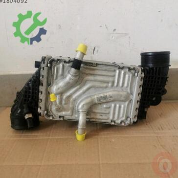 Volkswagen Transporter Intercooler 04L145749F çıkma parça