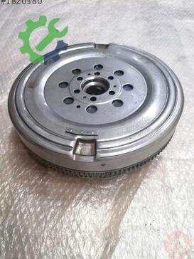 Volkswagen Golf Volant 05E105266B çıkma parça