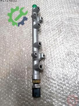 Volkswagen Golf Yakıt Dağıtıcı 05E133320 çıkma parça